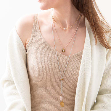 Golden Flora necklace - rose quartz 